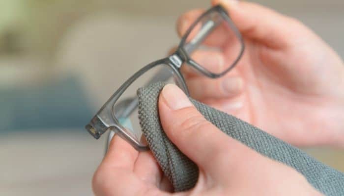 cleaning glasses with microfiber cloth