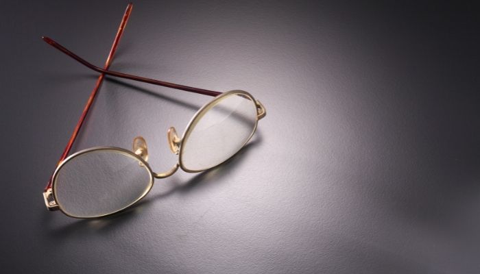 metal eyeglass frame with adjustable nose pads