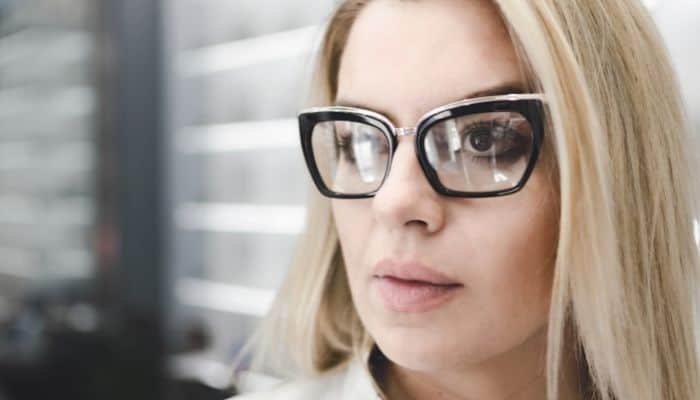 woman wearing glasses without ar coating