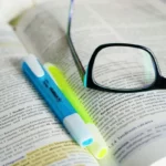 how do reading glasses work