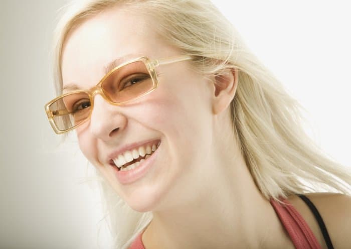 woman wearing transitioning photochromic glasses